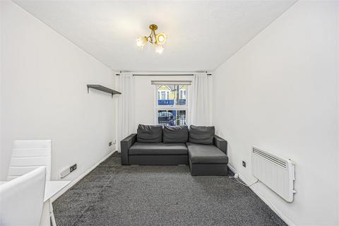 1 bedroom flat to rent, Latchingdon Court, Walthamstow, E17