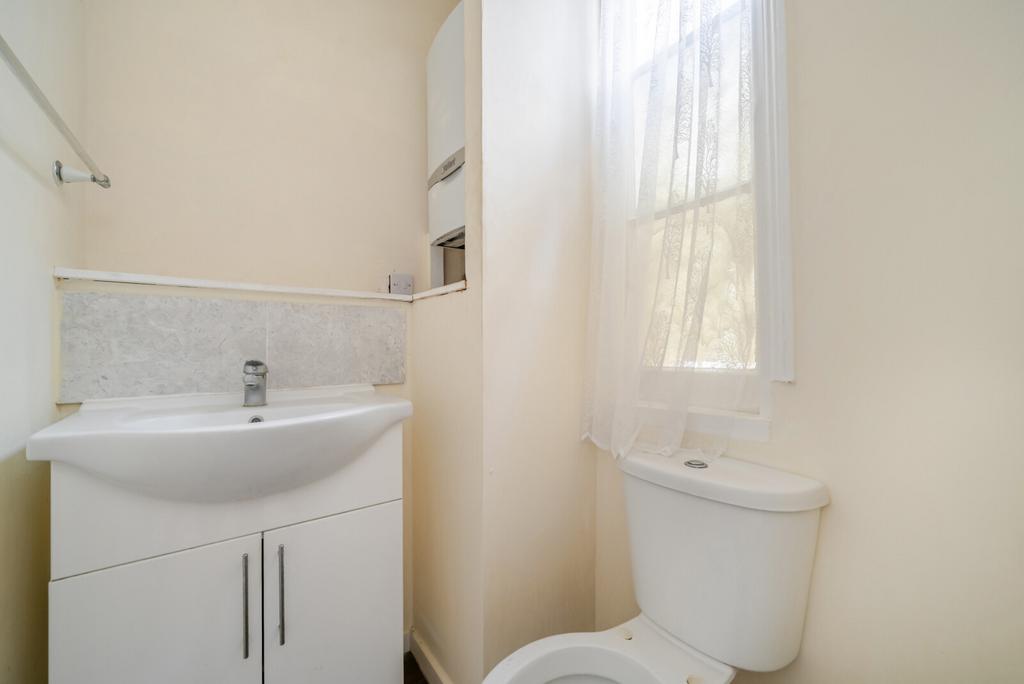 Cloakroom/Wc