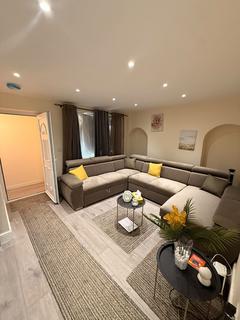 2 bedroom flat to rent, Wicklow Drive, Leicester LE5