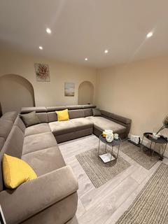 2 bedroom flat to rent, Wicklow Drive, Leicester LE5