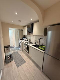 2 bedroom flat to rent, Wicklow Drive, Leicester LE5