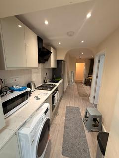 2 bedroom flat to rent, Wicklow Drive, Leicester LE5
