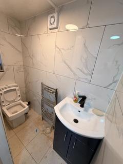 2 bedroom flat to rent, Wicklow Drive, Leicester LE5