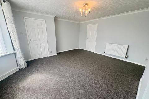 3 bedroom house to rent, Pinewood Gardens, Nottingham, NG11