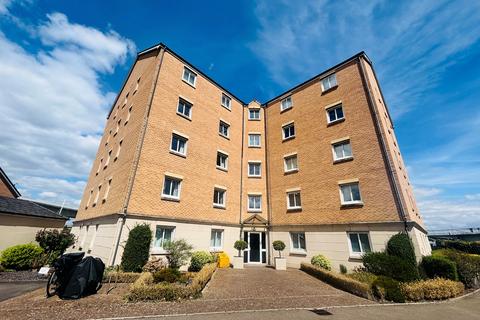 2 bedroom apartment to rent, River Walk, Penarth, CF64