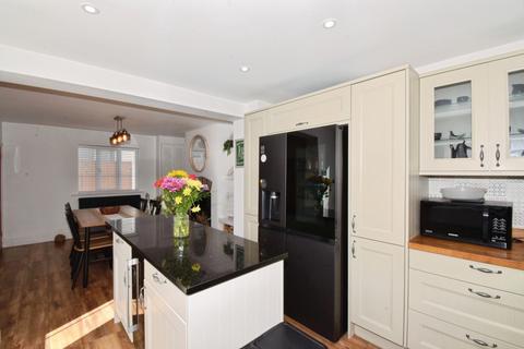 3 bedroom semi-detached house for sale, The Parade, Fleckney, Leicestershire, LE8
