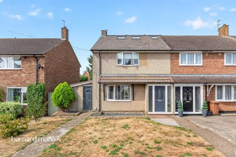 4 bedroom end of terrace house for sale, Longmere Gardens, Tadworth