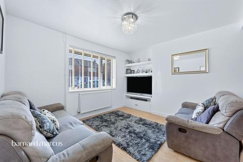 4 bedroom end of terrace house for sale, Longmere Gardens, Tadworth