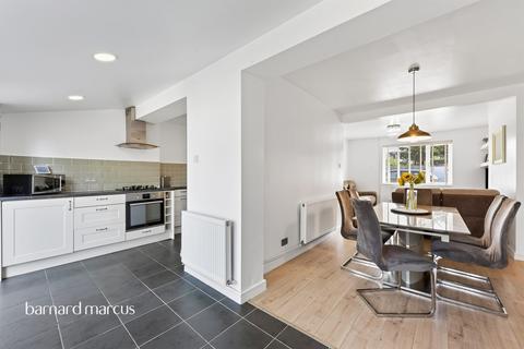 4 bedroom end of terrace house for sale, Longmere Gardens, Tadworth