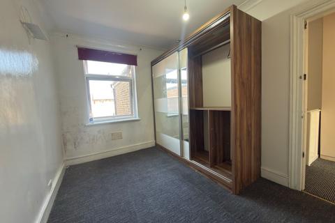 3 bedroom semi-detached house to rent, ilford IG1