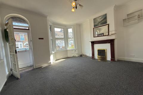 3 bedroom semi-detached house to rent, ilford IG1
