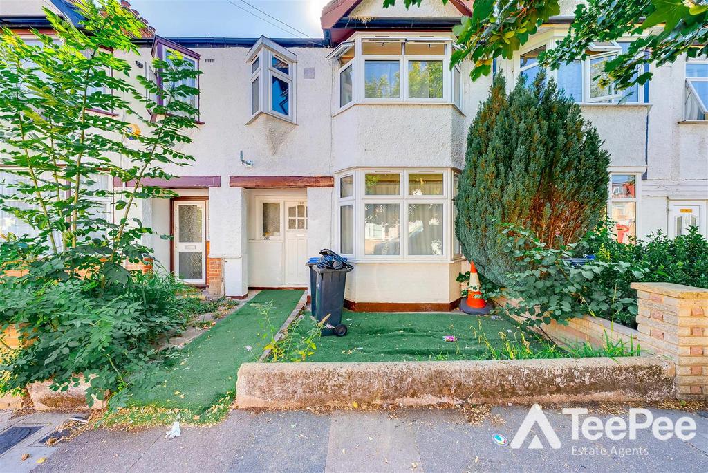 Detached house exterior, driveway