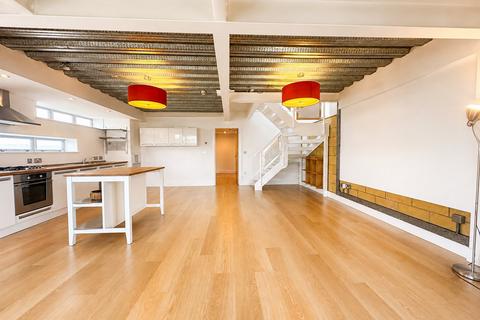 2 bedroom apartment to rent, City Lofts, Cardiff CF24