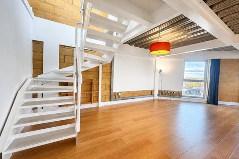 2 bedroom apartment to rent, City Lofts, Cardiff CF24