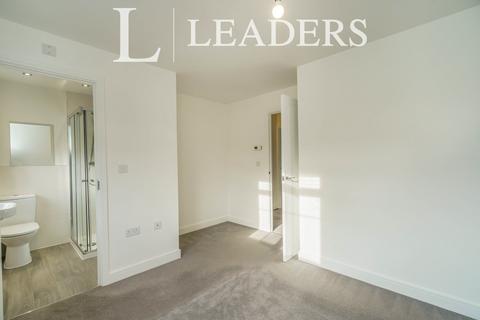 3 bedroom semi-detached house to rent, Bittern Way, PO20