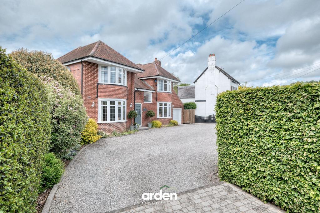 Detached house exterior, driveway