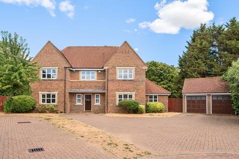 5 bed detached house for rent in Heathside Place, Epsom KT18