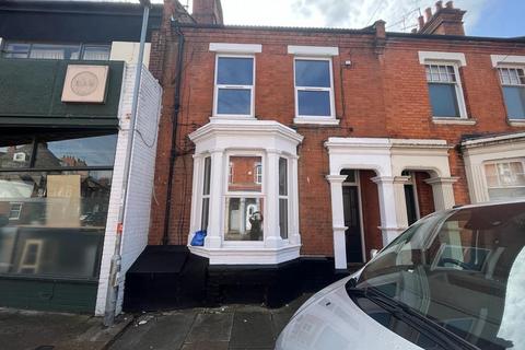 3 bedroom terraced house to rent, Abington Avenue, NORTHAMPTON