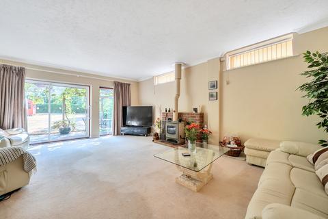 3 bedroom detached house for sale, Birch Road, Wokingham RG40