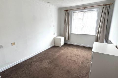 1 bedroom ground floor flat for sale, Manor Farm Court Manor Farm Lane, Egham, Surrey, TW20