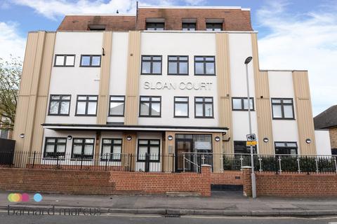 2 bedroom flat to rent, Coombe Road, New Malden