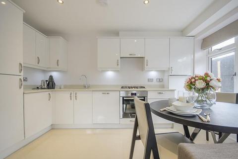 2 bedroom flat to rent, Coombe Road, New Malden