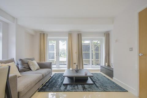 2 bedroom flat to rent, Coombe Road, New Malden