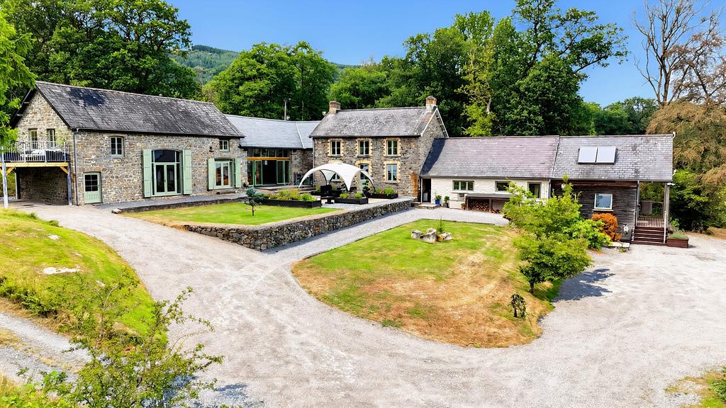7 bedroom property with land for sale, Llanwrda