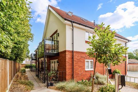 4 bedroom duplex for sale, Chessington Road, Ewell