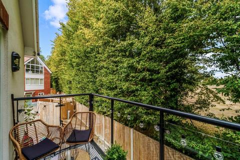 4 bedroom duplex for sale, Chessington Road, Ewell