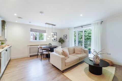 4 bedroom duplex for sale, Chessington Road, Ewell