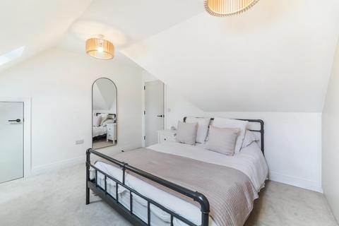 4 bedroom duplex for sale, Chessington Road, Ewell