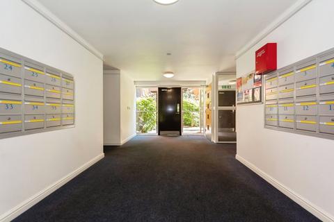 2 bedroom flat for sale, Warwick Road, Solihull, West Midlands, B92