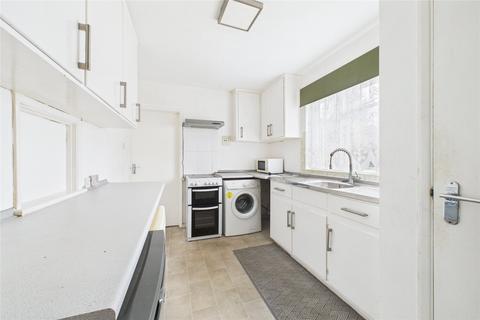 3 bedroom bungalow to rent, Barkham Road, Wokingham, Berkshire, RG41