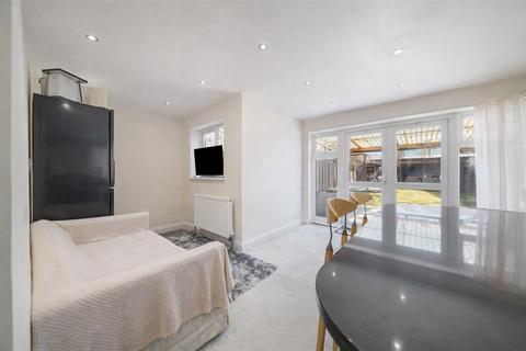 4 bedroom semi-detached house for sale, Wetheral Drive, Stanmore