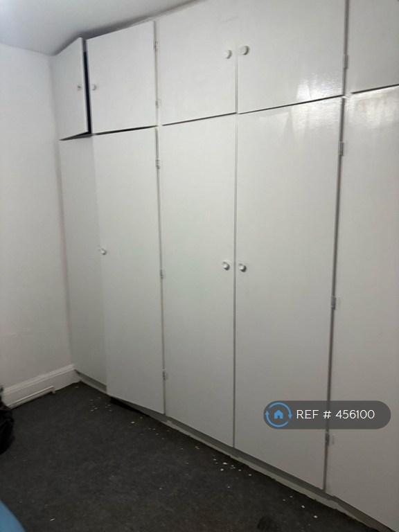 Apartment in Dagenham - View 5