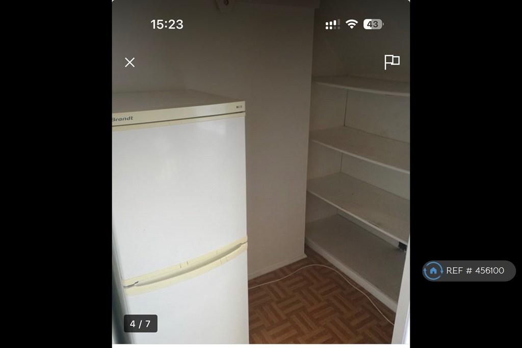 Apartment in Dagenham - More