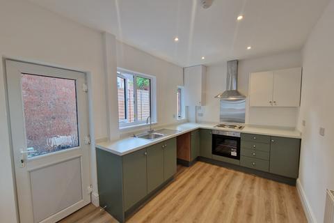 3 bedroom terraced house to rent, Walthall Street, Crewe, CW2