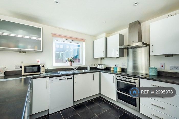 House in West Drayton - More