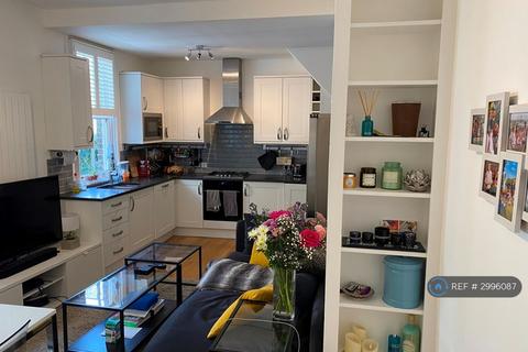 2 bedroom maisonette to rent, Littlebury Road, London, SW4