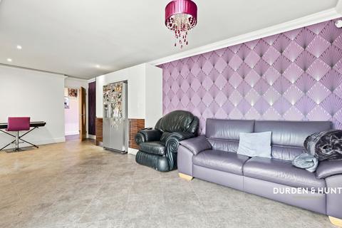 5 bedroom detached house for sale, Broxhill Road, Havering-Atte-Bower, RM4