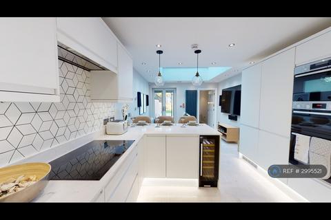 1 bedroom in a house share to rent, Heeley Road, Birmingham, B29