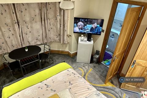 1 bedroom in a house share to rent, Haddington Road, Bromley, BR1