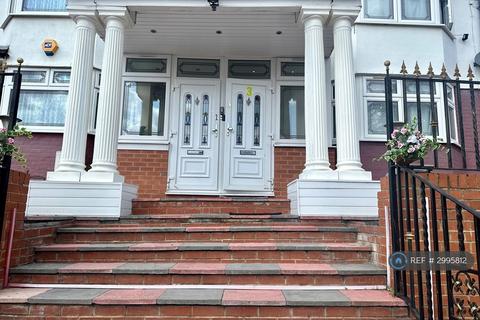 1 bedroom in a house share to rent, Haddington Road, Bromley, BR1