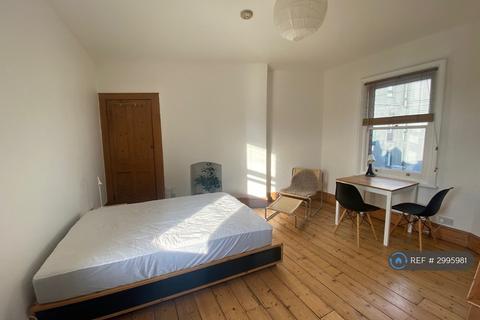 Studio to rent, Stokes Croft, Bristol, BS1