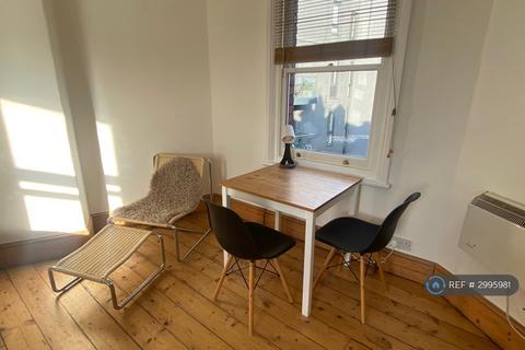 Studio to rent, Stokes Croft, Bristol, BS1