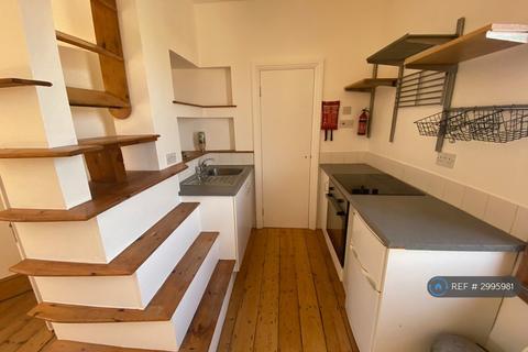 Studio to rent, Stokes Croft, Bristol, BS1