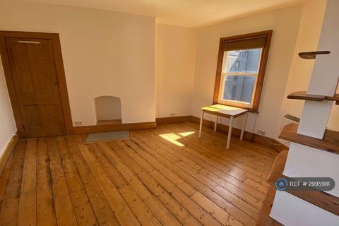 Studio to rent, Stokes Croft, Bristol, BS1