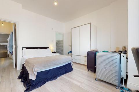 3 bedroom flat to rent, Burton Road, Kilburn NW6