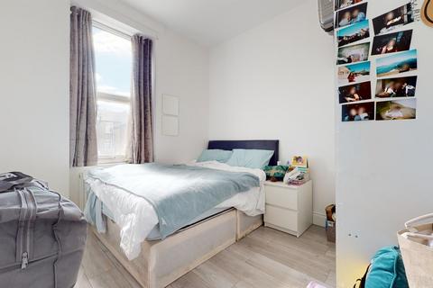 3 bedroom flat to rent, Burton Road, Kilburn NW6